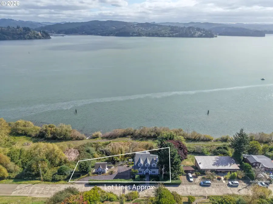 1368 Bayview St, North Bend, OR 97459 - #2