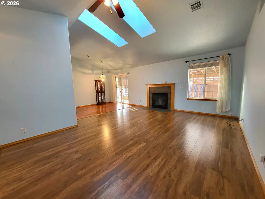 3884 Shenstone Dr, Eugene, OR 97404 - Image #2