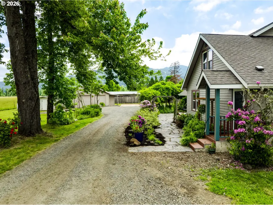 81887 Davisson Rd, Creswell, OR 97426 - #2