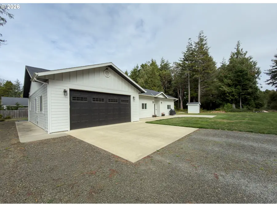 88057 Park Ln, Bandon, OR 97411 - #2