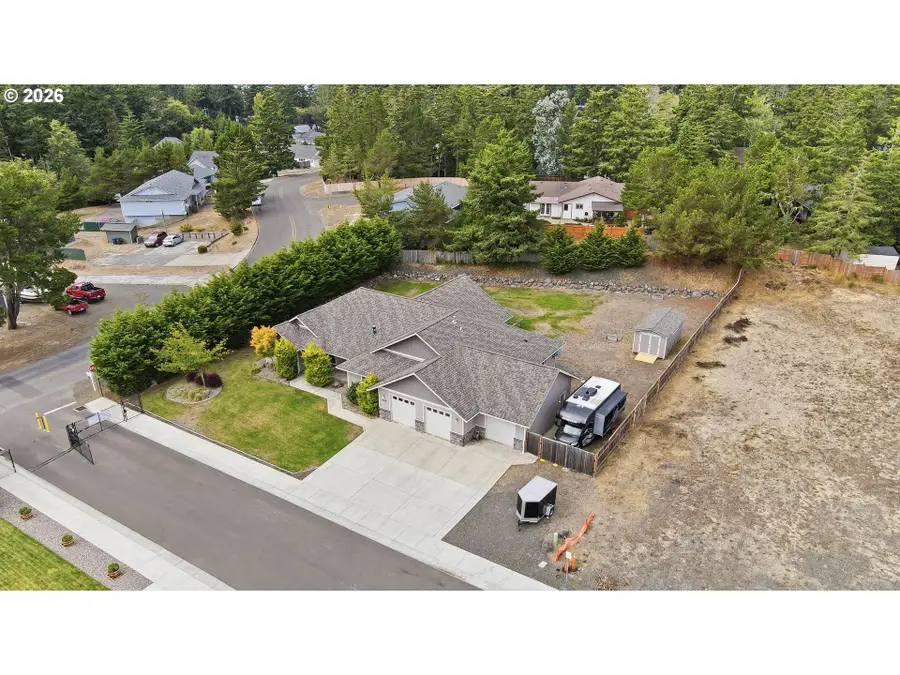 699 N Morrison St, Coos Bay, OR 97420 - #2