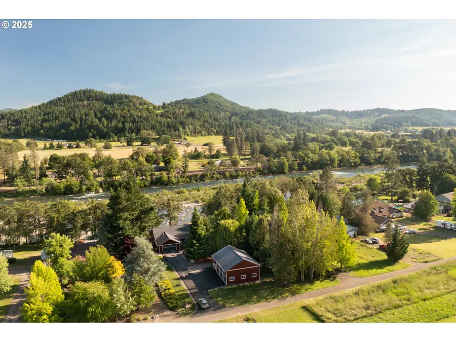 418 Rivershore Dr, Roseburg, OR 97470 - #2