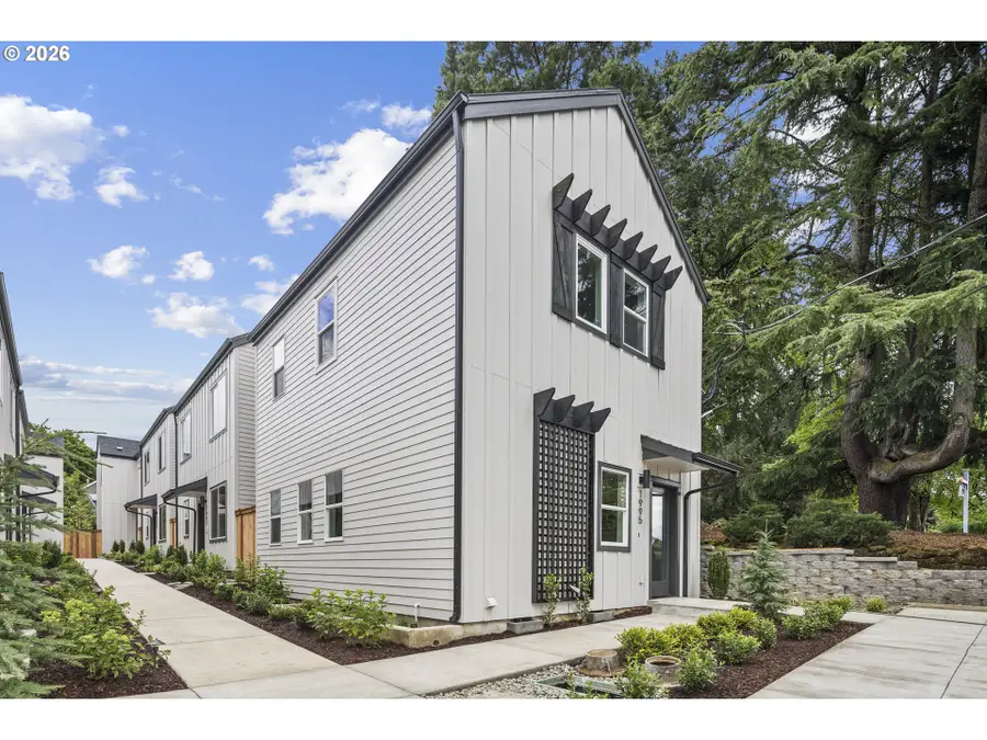 2007 SW Moss St, Portland, OR 97219 - #3