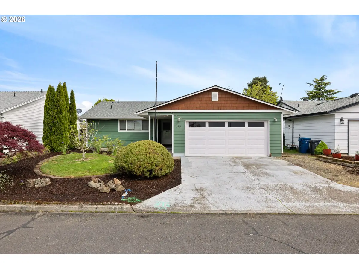 2219 Santiam Dr, Woodburn, OR 97071 - #1