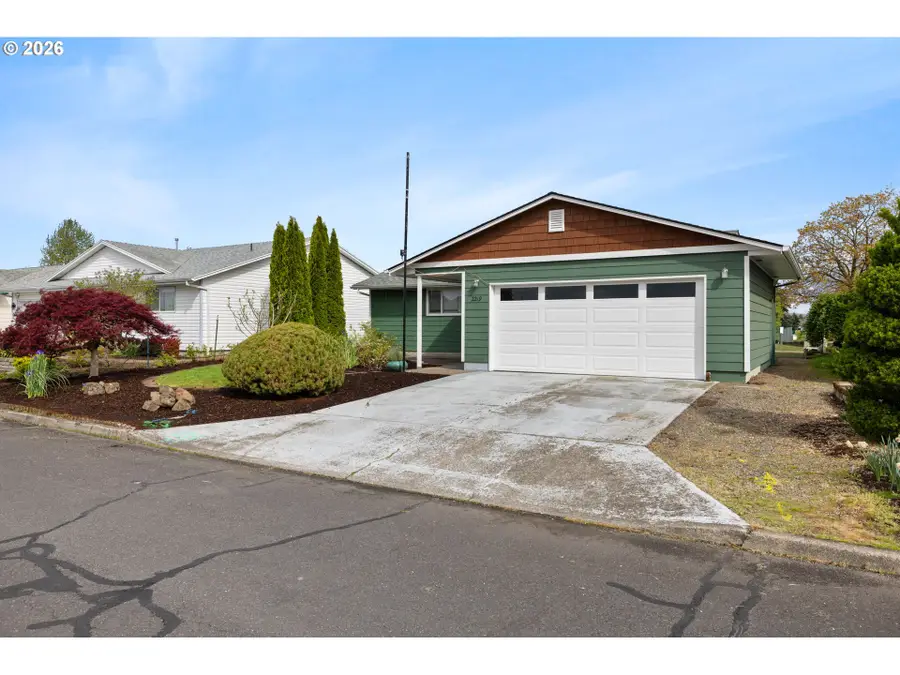 2219 Santiam Dr, Woodburn, OR 97071 - #3