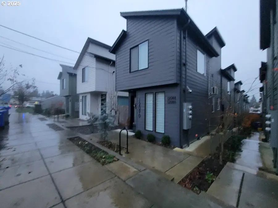 12088 SE Pine St, Portland, OR 97216 - Image #3