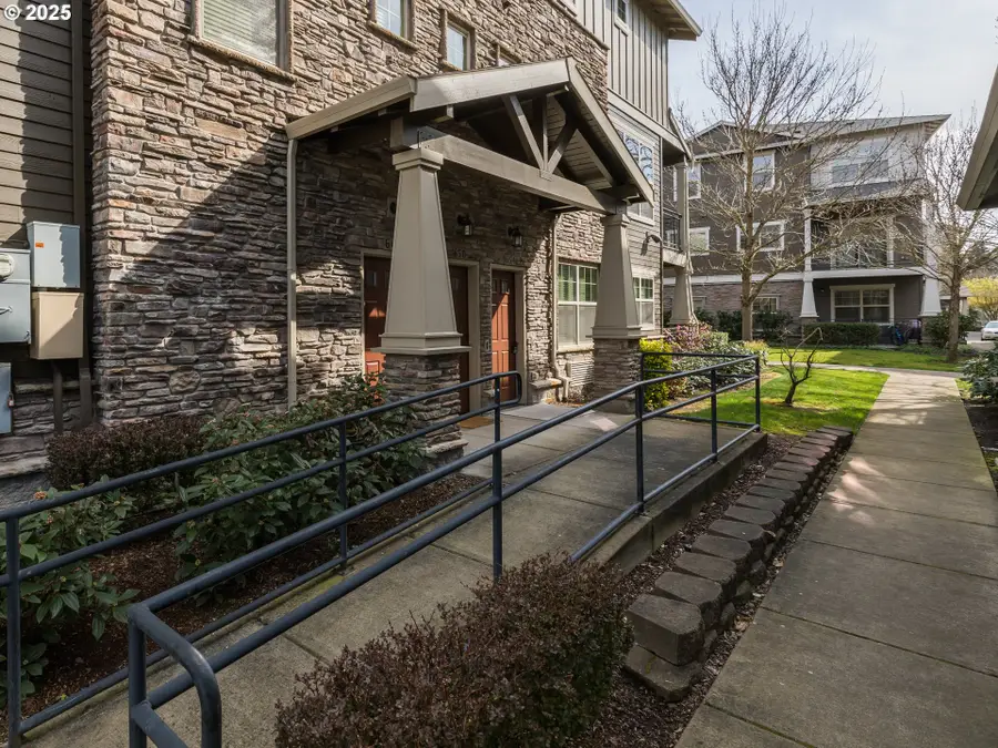 654 NE Garswood Ln, Hillsboro, OR 97006 - Image #2