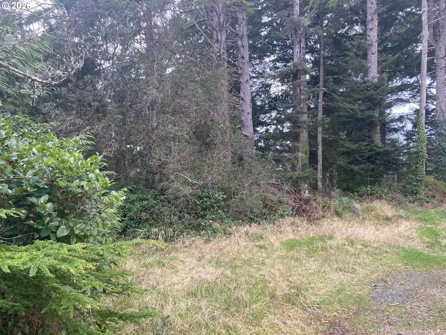 2300 Rhododendron Ave, Lincoln Beach, OR 97388 - #2