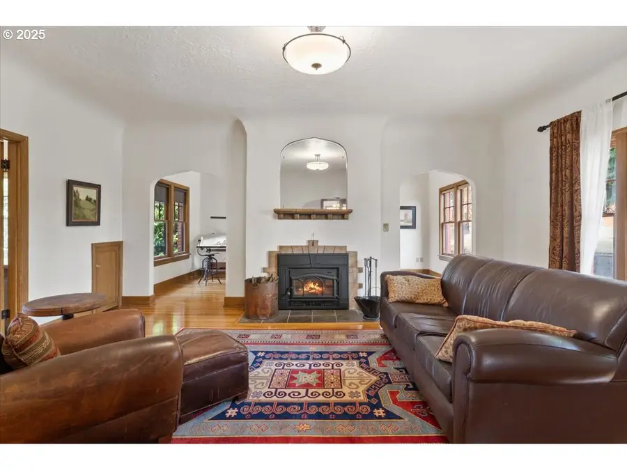 519 Kingwood Dr, Salem, OR 97304 - Image #3