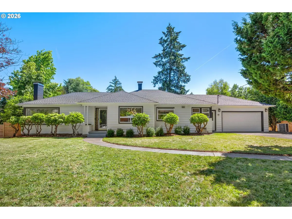 8460 SW Fairway Dr, Portland, OR 97225 - #1