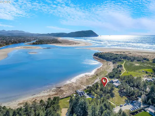 Wellington Ave, Gearhart, OR 97138