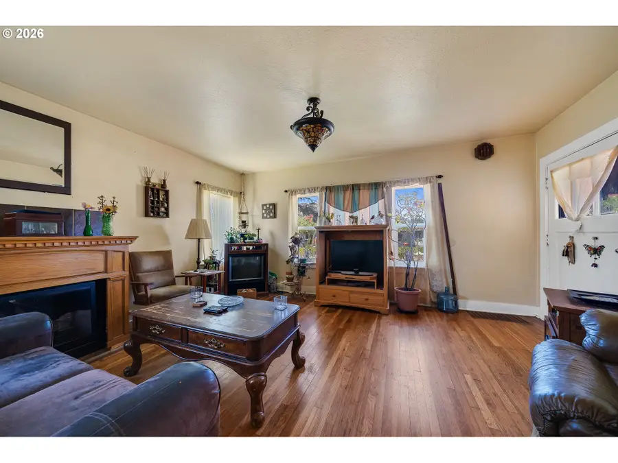 1313 1st St, Tillamook, OR 97141 - #3