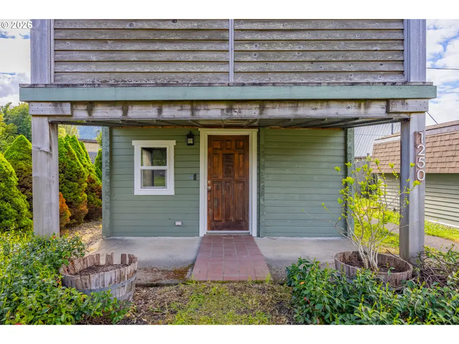 1250 N 3rd Ave, Powers, OR 97466 - #3