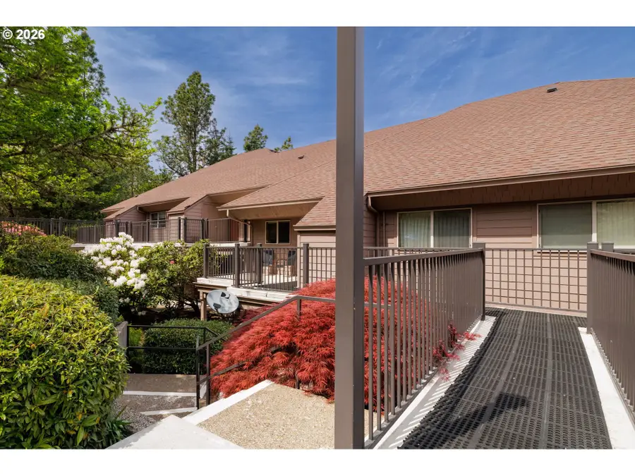 79 Rockridge Dr, Eugene, OR 97405 - #2