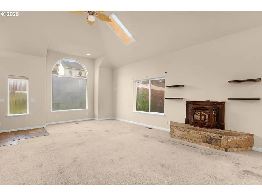 4467 Melody Ln, Roseburg, OR 97471 - Image #2