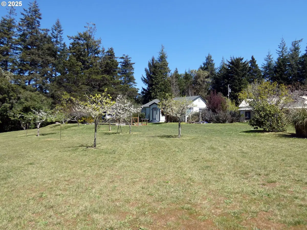 47615 Oregon Coast Hwy, Bandon, OR 97411 - Image #1