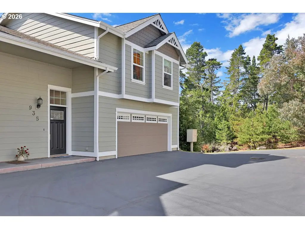 935 Hemlock St, Florence, OR 97439 - #1