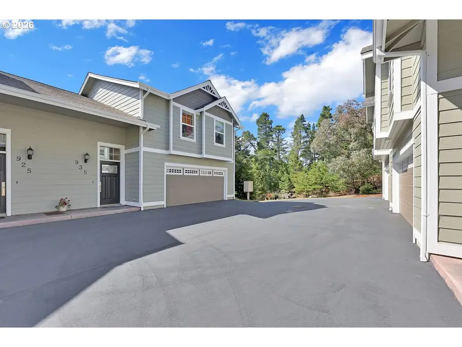 935 Hemlock St, Florence, OR 97439 - #3