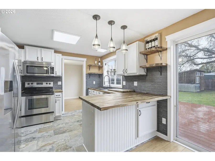 1559 E 2nd St, Newberg, OR 97132 - #2