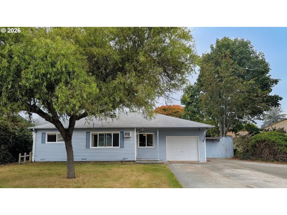324 Spruce Dr, Brookings, OR 97415 - #1