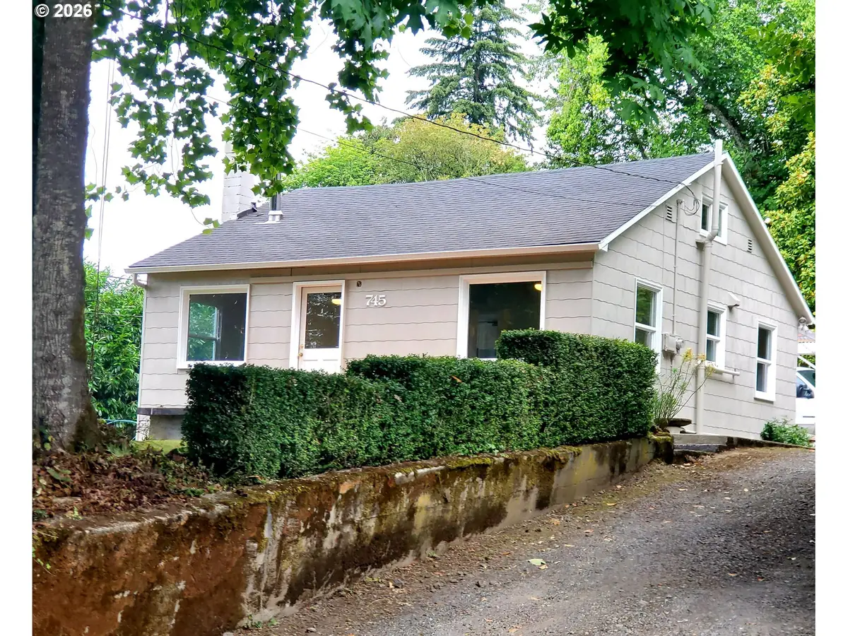745 SW Maplecrest Dr, Portland, OR 97219 - #1