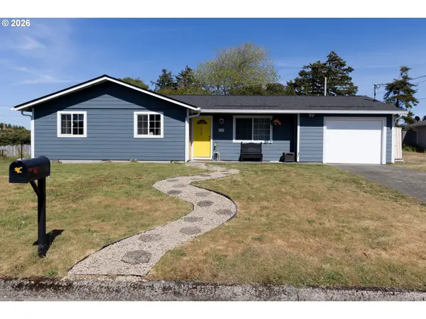 420 Juniper St, Florence, OR 97439