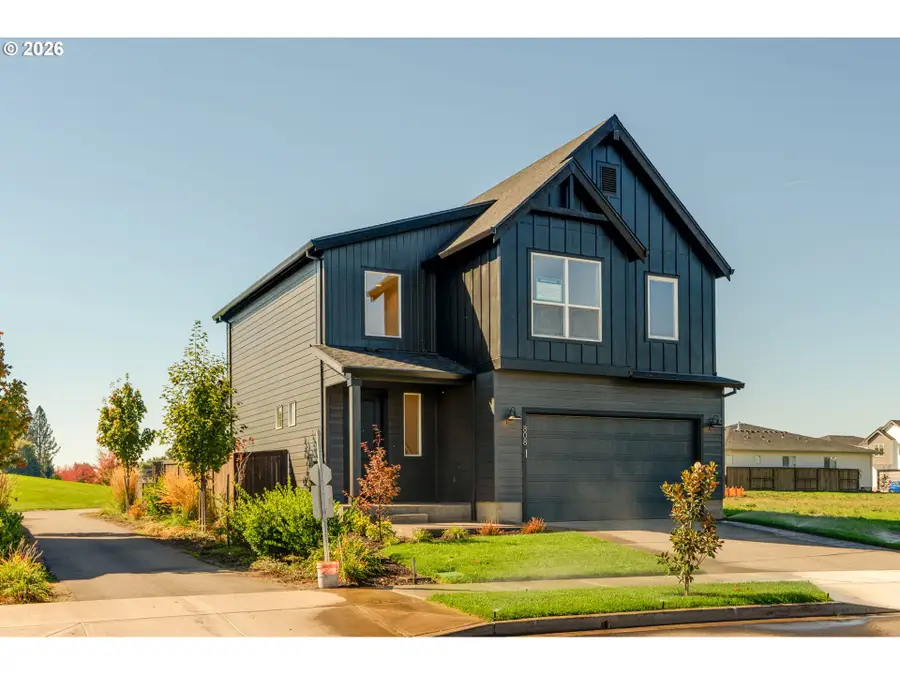 808 Magnolia Ave, Woodburn, OR 97071 - #2