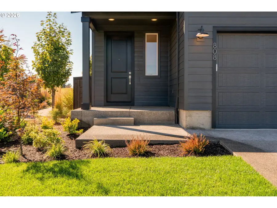 808 Magnolia Ave, Woodburn, OR 97071 - #3
