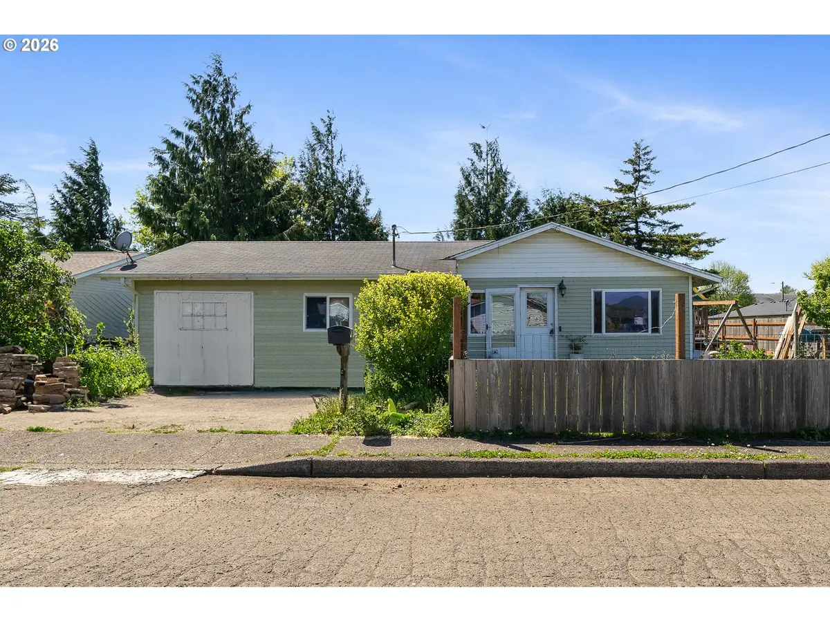 602 Ash Ave, Tillamook, OR 97141 - #1