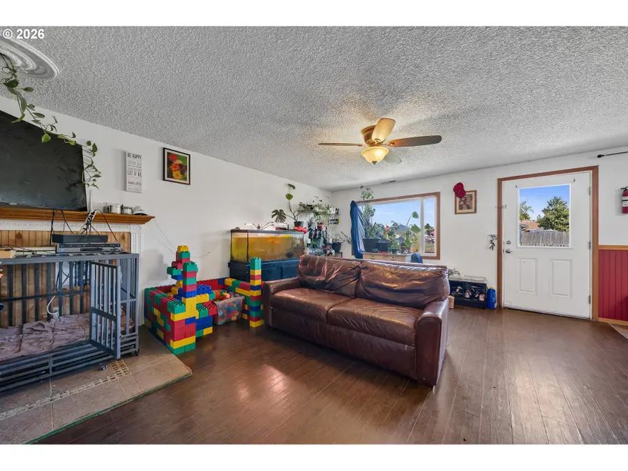 602 Ash Ave, Tillamook, OR 97141 - #2