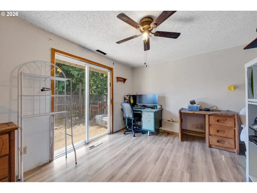 602 Ash Ave, Tillamook, OR 97141 - #3