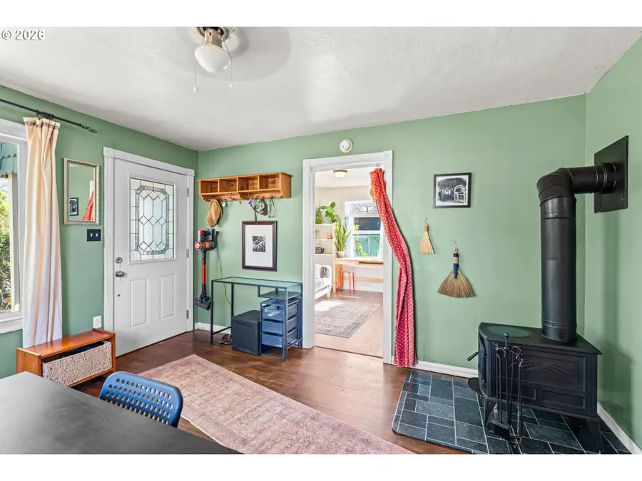 849 L St, Springfield, OR 97477 - #3
