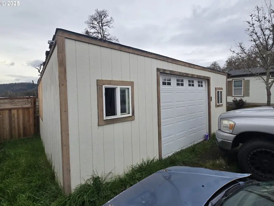 217 NE Peggy Ave, Roseburg, OR 97470 - Image #3