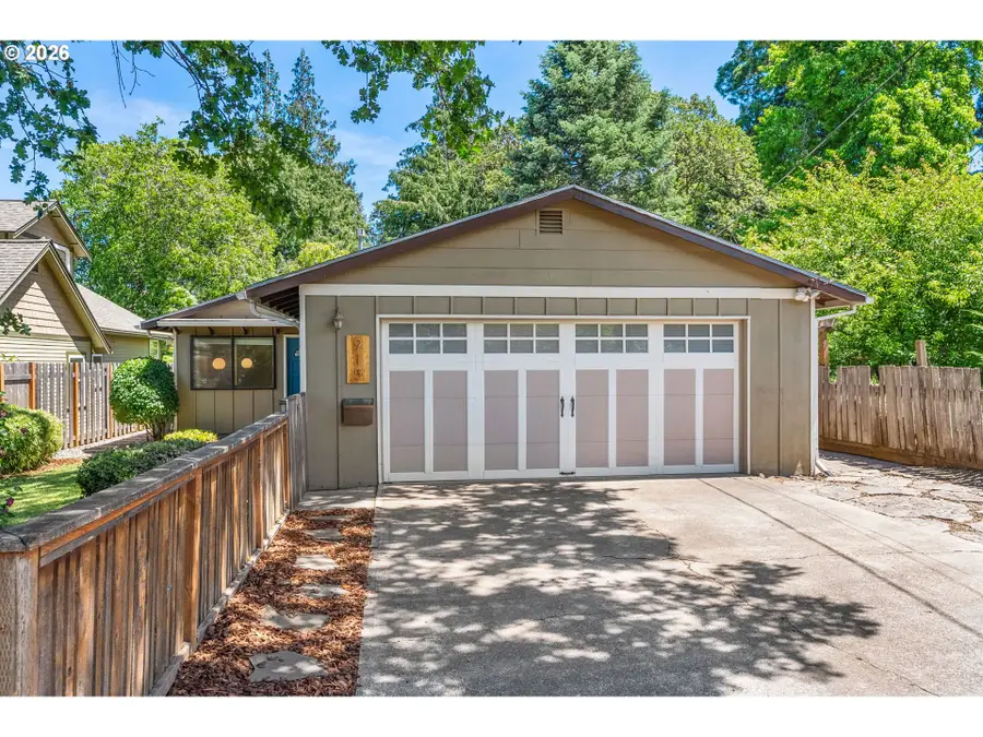 915 7th St, Hood River, OR 97031 - #2