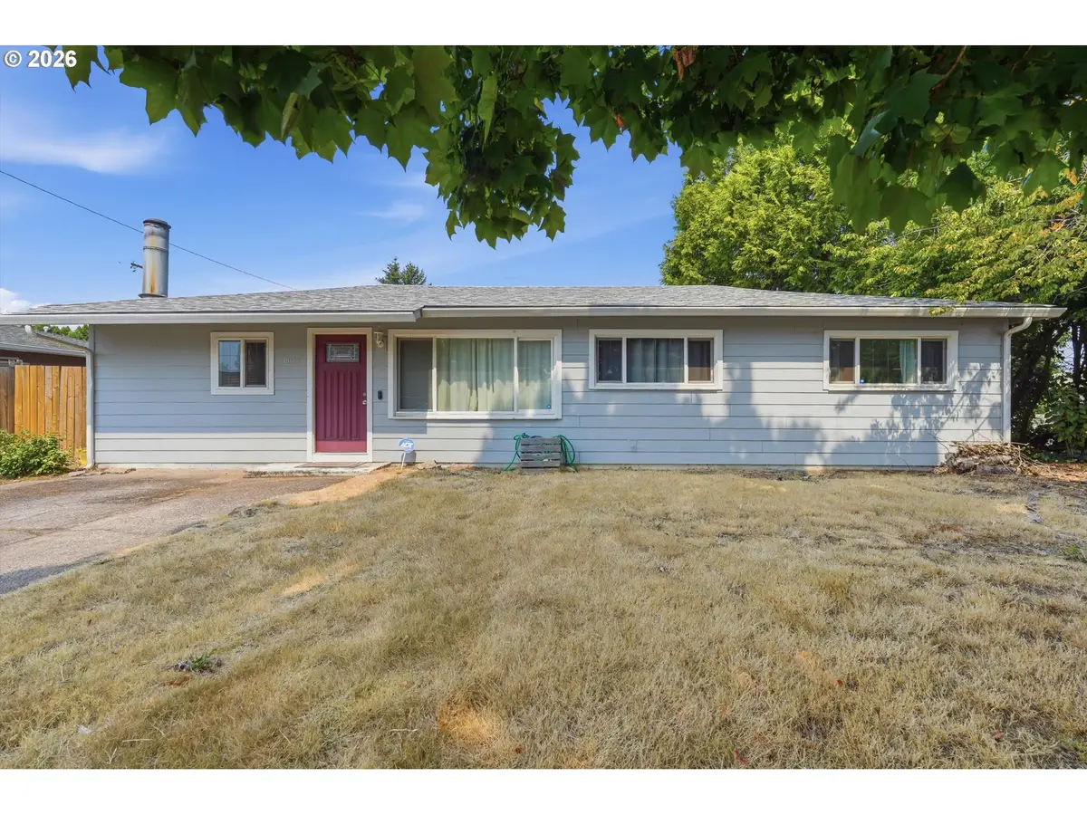 18149 SE Lincoln St, Portland, OR 97233 - #1