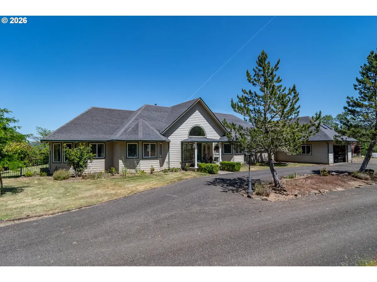4300 Oak Hill Rd, Roseburg, OR 97471 - #1