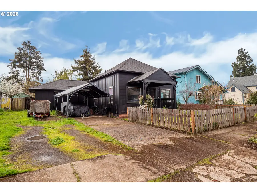 1119 Ash Ave, Cottage Grove, OR 97424 - #3