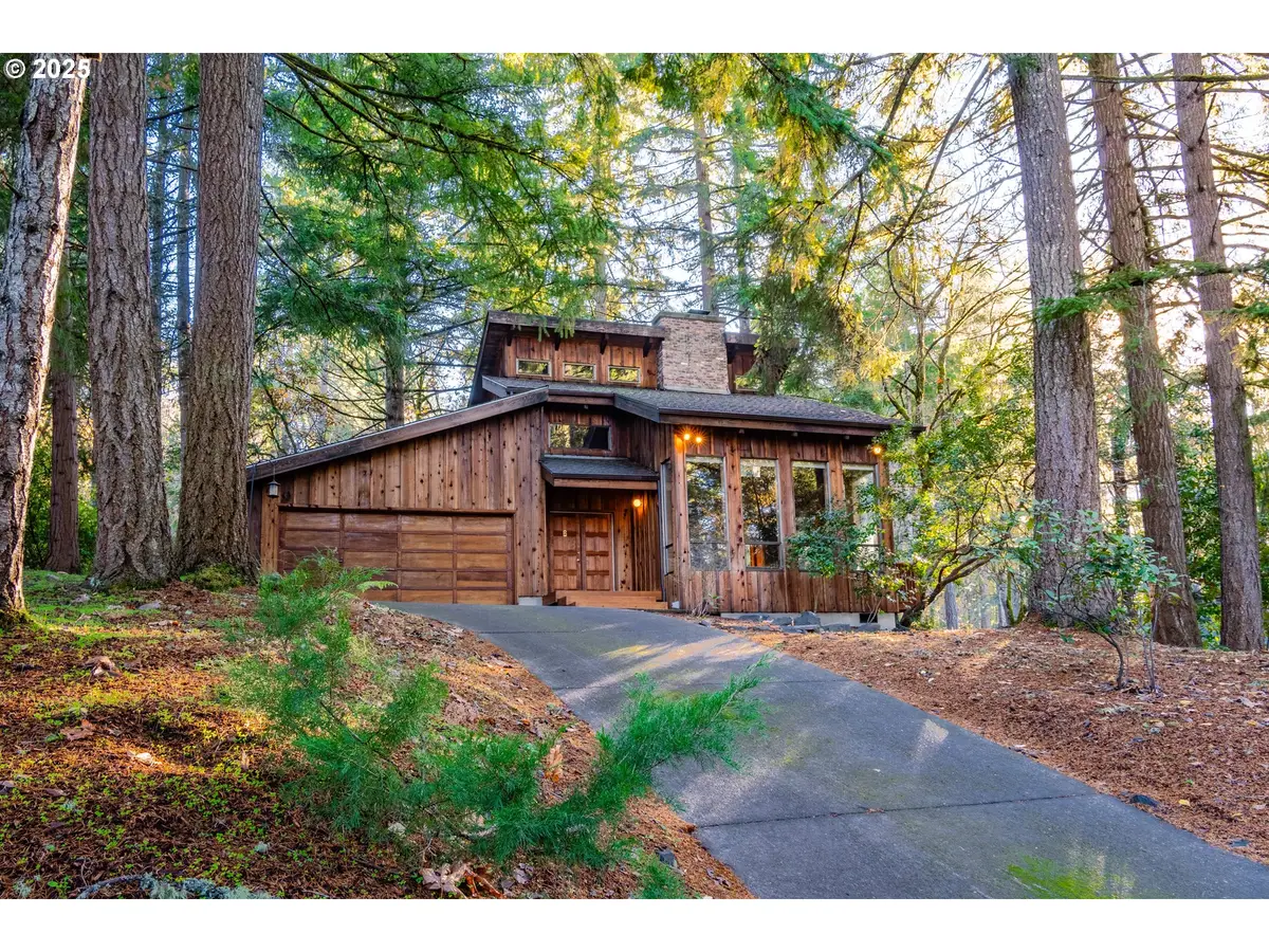 3054 Hendricks Hill Dr, Eugene, OR 97403 - Image #1