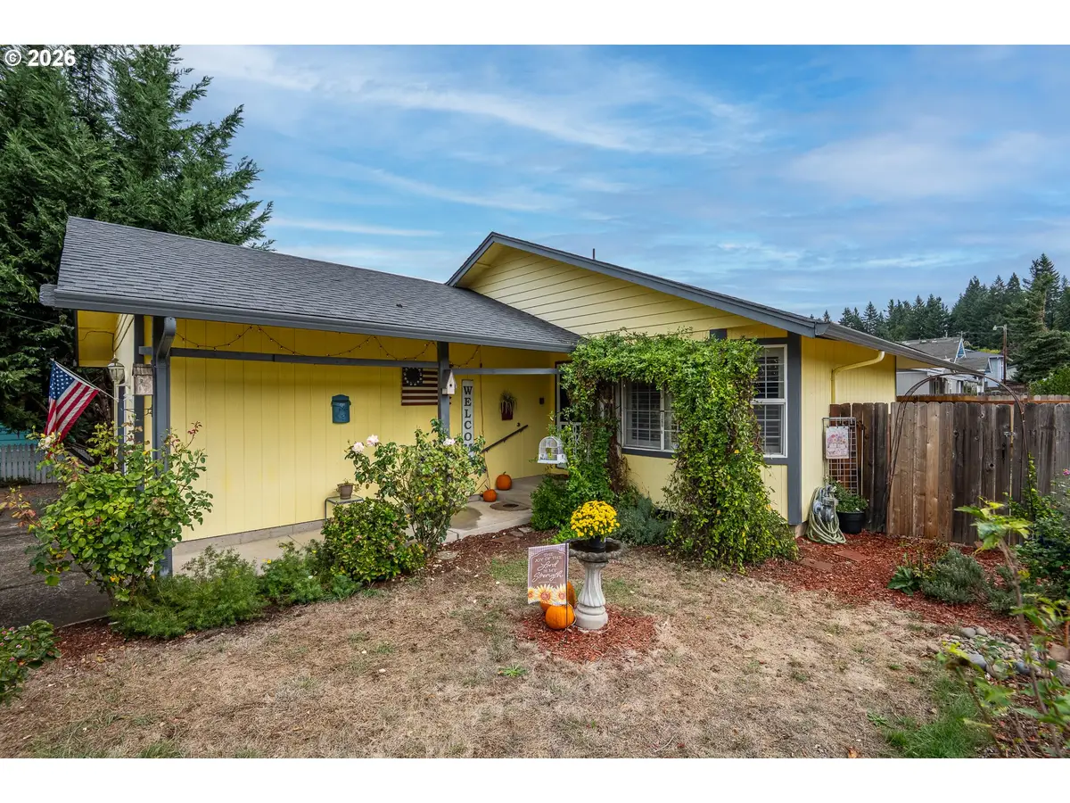90 S 17th St, Cottage Grove, OR 97424 - #1
