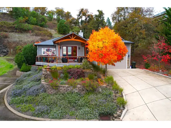 2599 NW Troost St, Roseburg, OR 97471