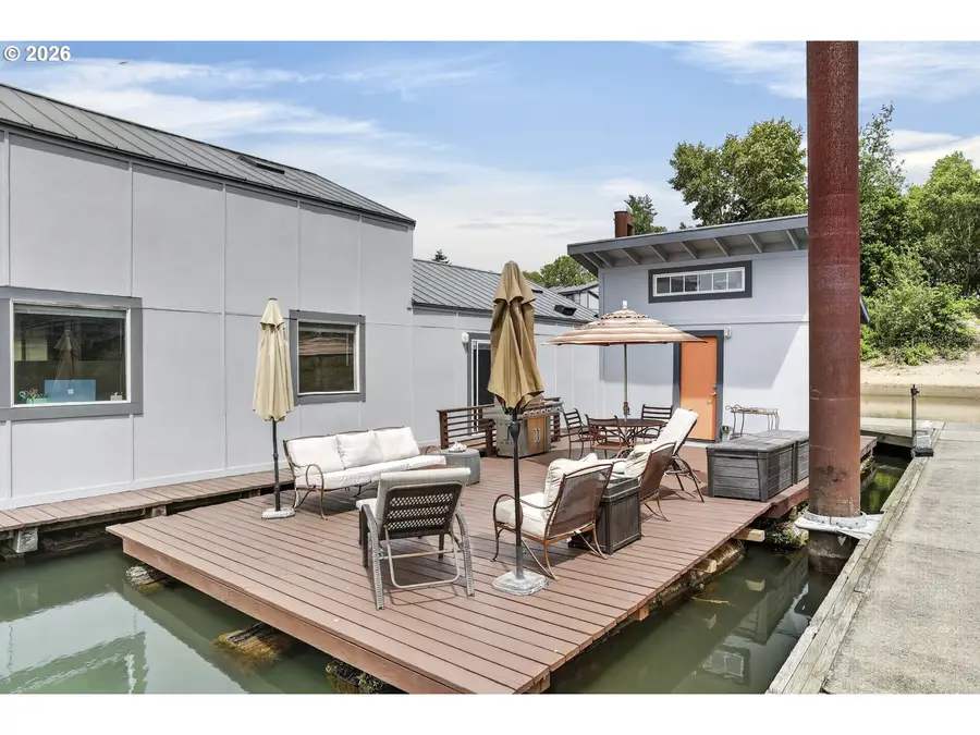 11610 N Island Cove Ln, Portland, OR 97217 - #2