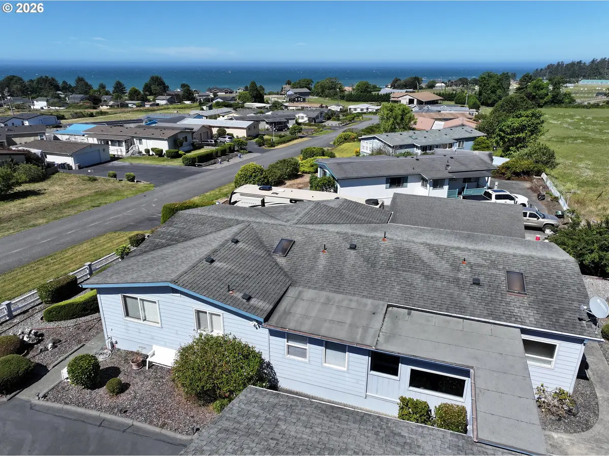 98609 Camellia Dr, Brookings, OR 97415 - #1