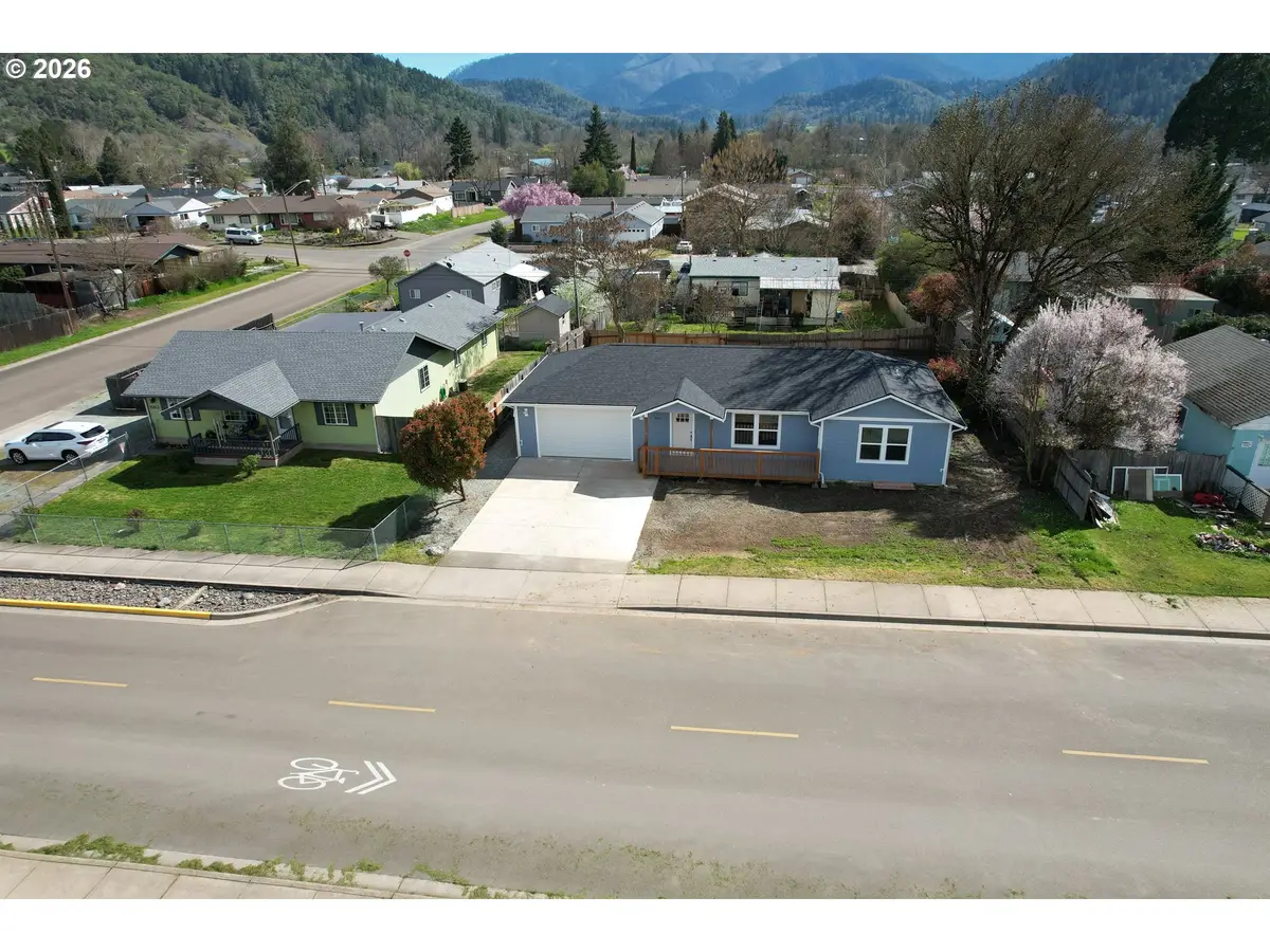 579 E 4th Ave, Riddle, OR 97469 - #1