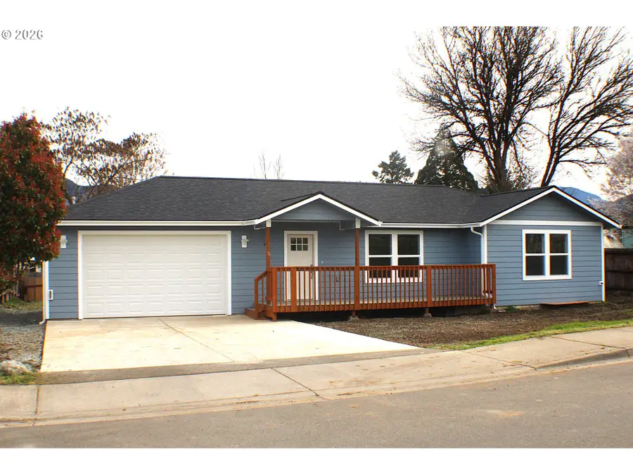 579 E 4th Ave, Riddle, OR 97469 - #3