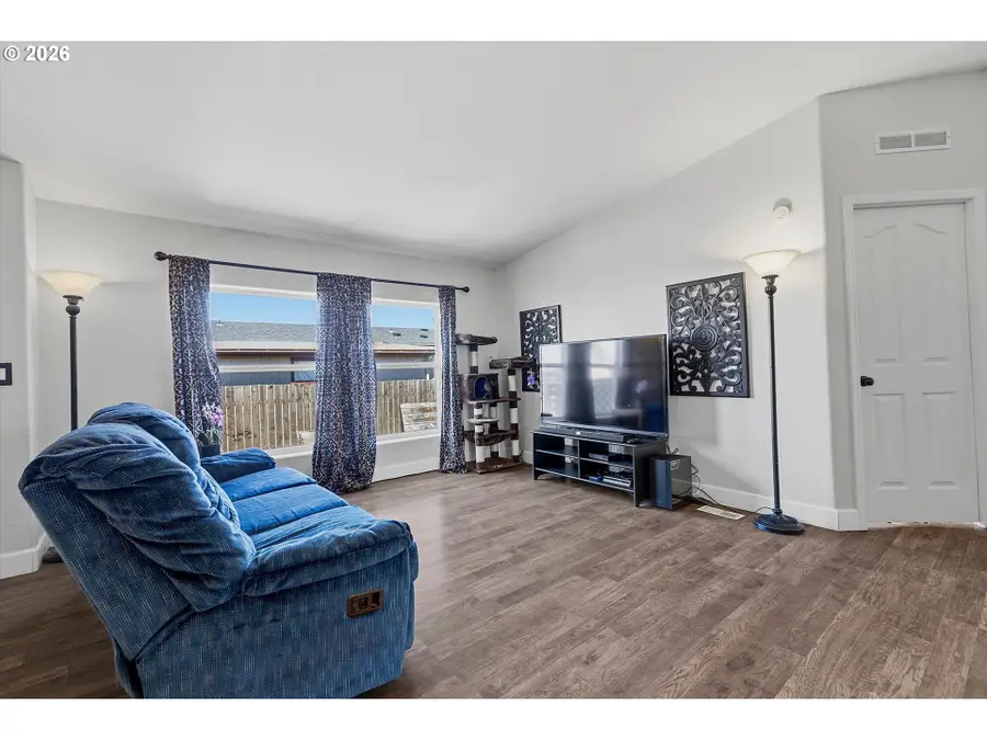 1000 S Mckern Ct #13, Newberg, OR 97132 - #3