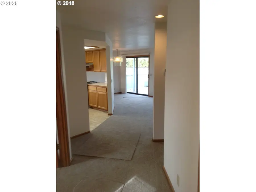 2707 Dayna Ln, Eugene, OR 97408 - Image #3