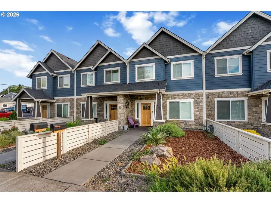 804 W 10th St, The Dalles, OR 97058 - #2