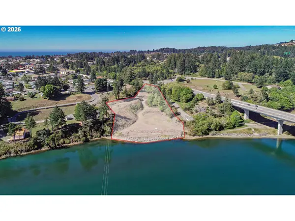 6420 Bridge St, Brookings, OR 97415