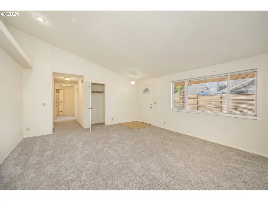 639 S 70th St, Springfield, OR 97478 - #3