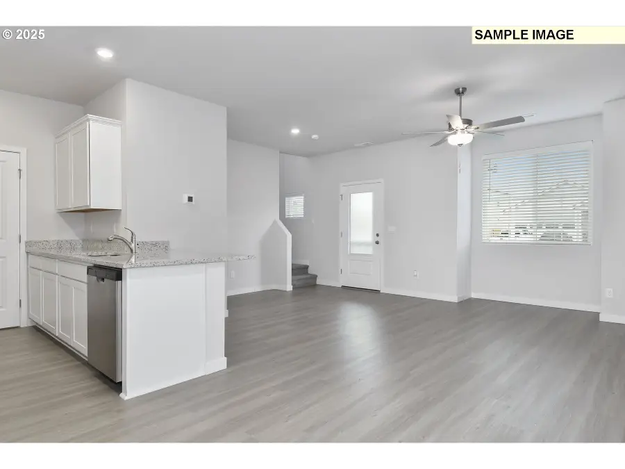 1251 Parkside Ave, Woodburn, OR 97071 - #2